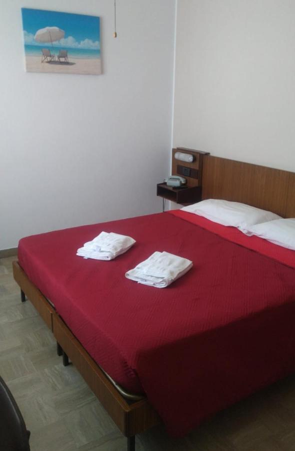 Hotel Luca ริมินี ภายนอก รูปภาพ