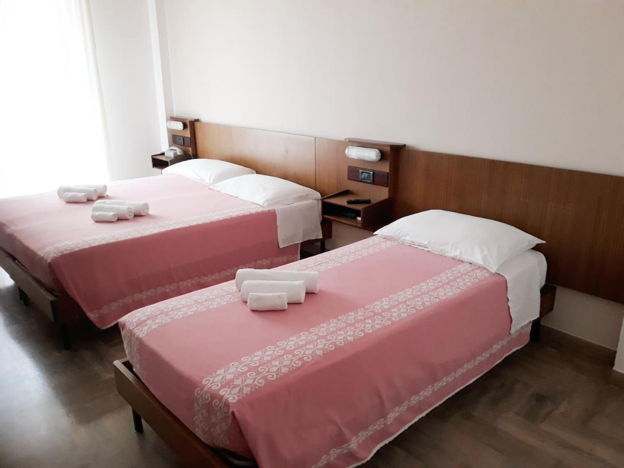 Hotel Luca ริมินี ภายนอก รูปภาพ