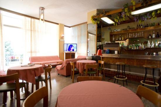 Hotel Luca ริมินี ภายนอก รูปภาพ