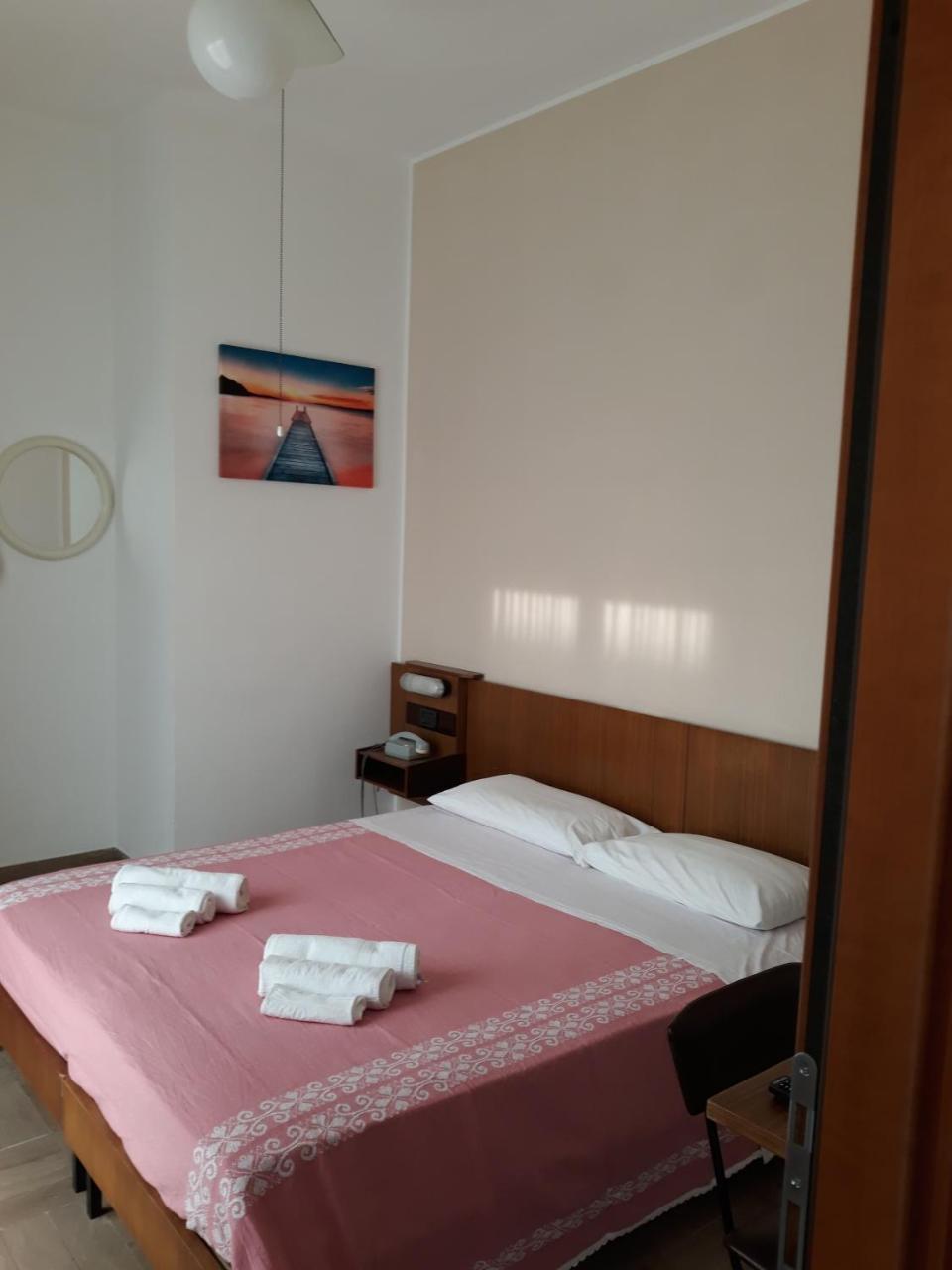 Hotel Luca ริมินี ภายนอก รูปภาพ