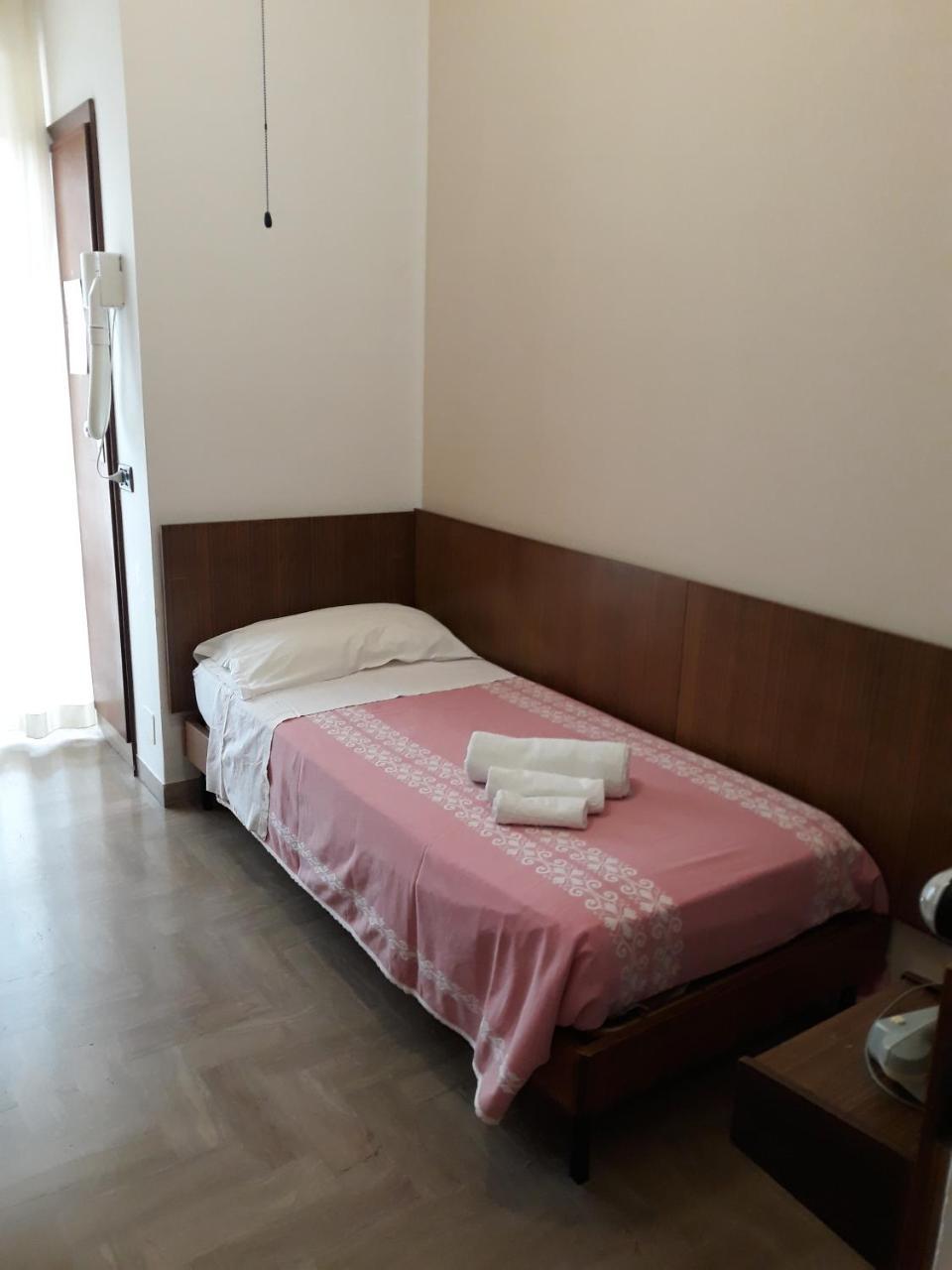 Hotel Luca ริมินี ภายนอก รูปภาพ