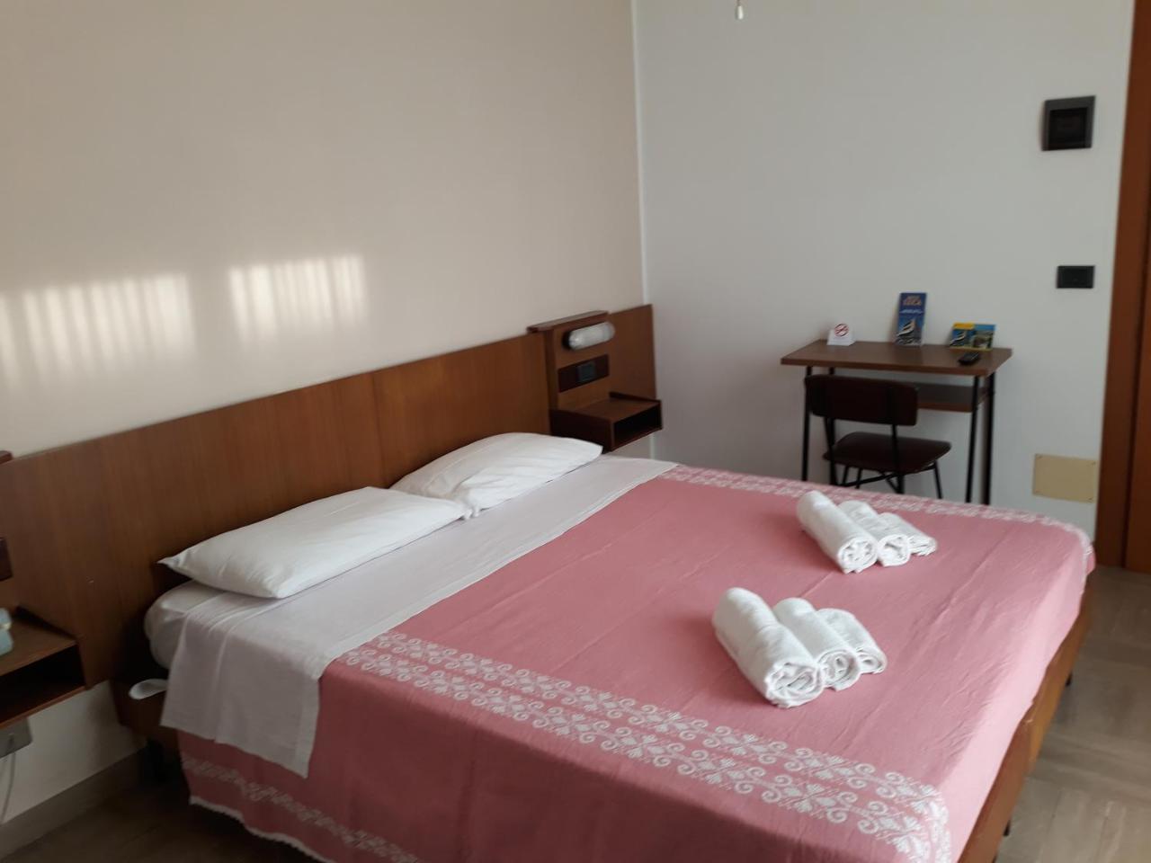 Hotel Luca ริมินี ภายนอก รูปภาพ